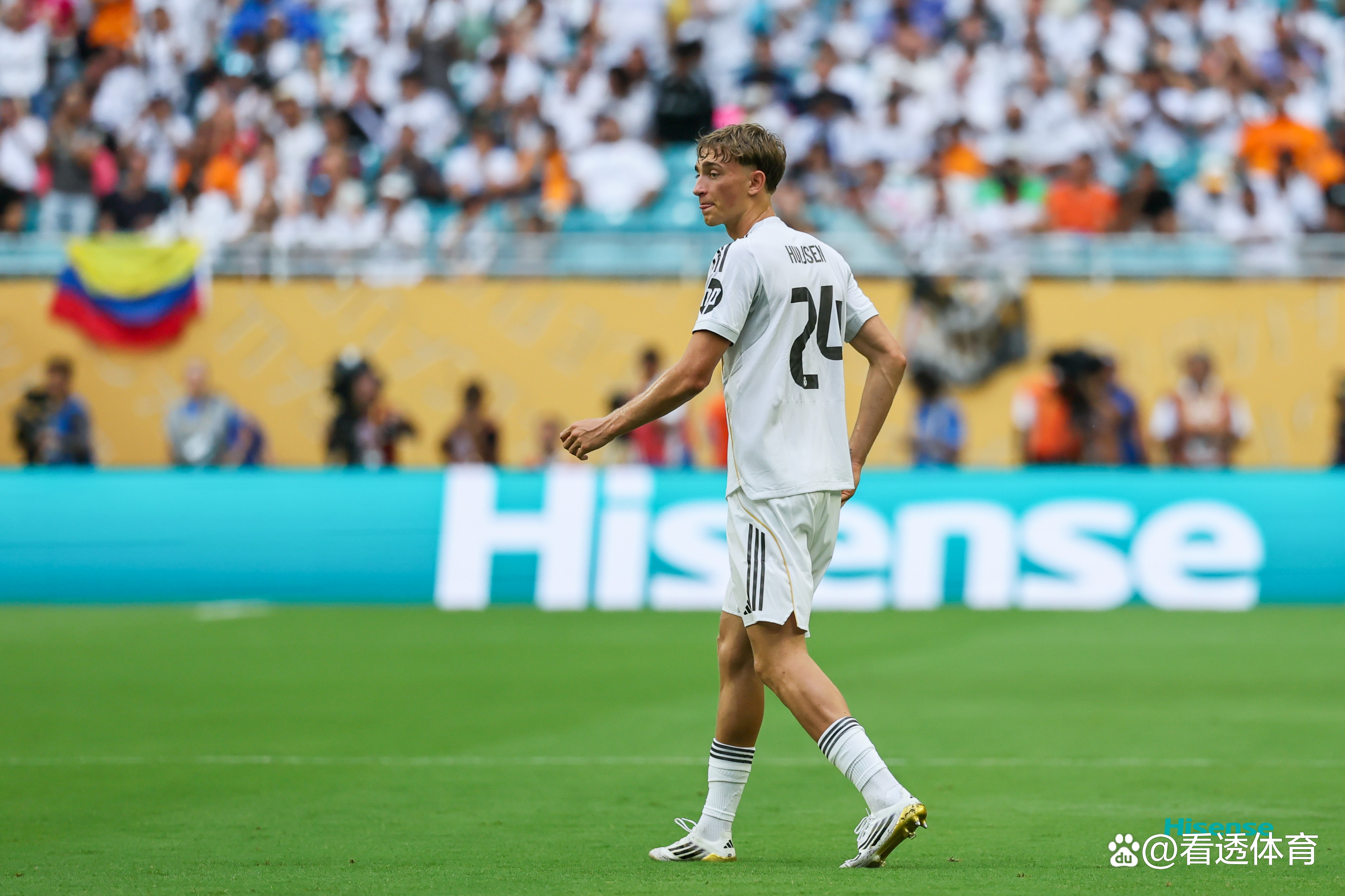 华体会网址-尤文险胜AC米兰，姆巴佩乌龙送礼西甲  第2张