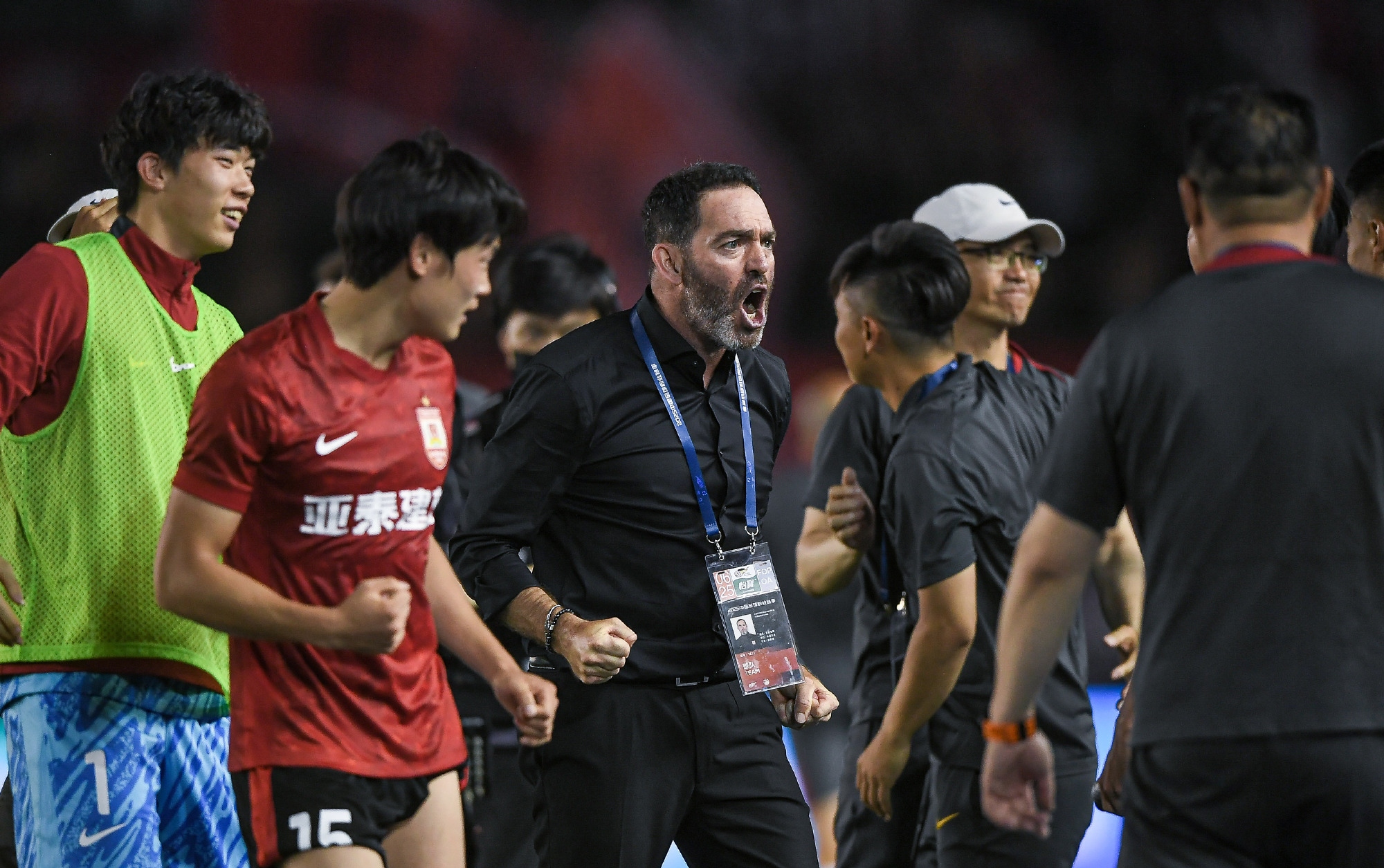 华体会app-亚泰主场完胜申花，喜迎连胜  第2张